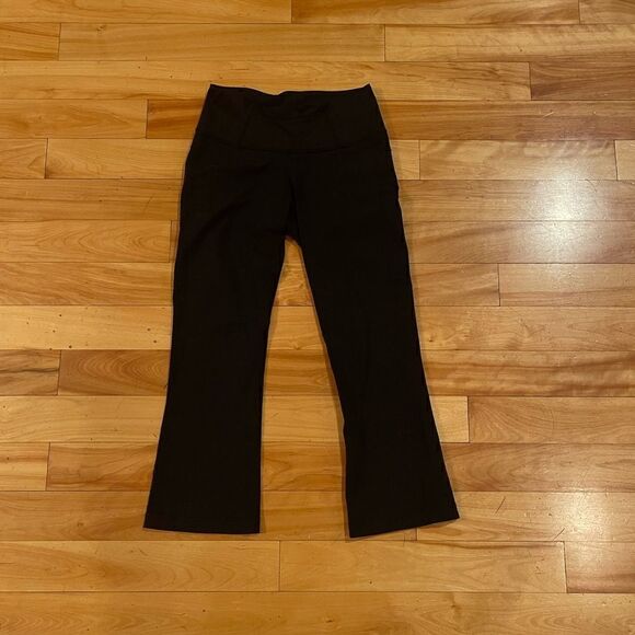 Lululemon Black Cropped Pants Size 4! Perfect condition - Picture 1 of 5